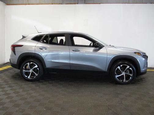 Sterling Gray Metallic 2024 Chevrolet Trax FWD 1RS