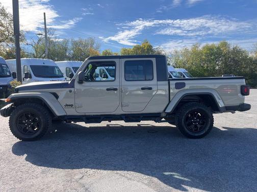 2022 Jeep Gladiator Sport
