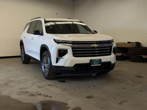 Summit White 2025 Chevrolet Traverse LT