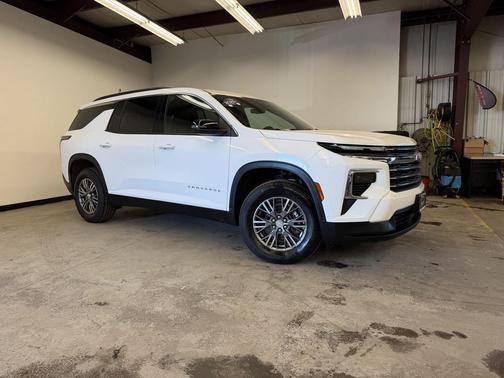 Summit White 2025 Chevrolet Traverse LT