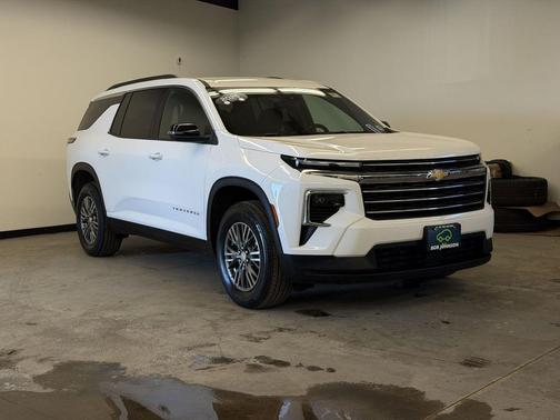 Summit White 2025 Chevrolet Traverse LT