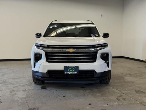 Summit White 2025 Chevrolet Traverse LT