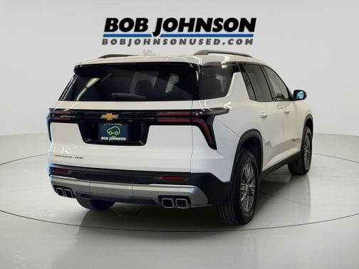 Summit White 2025 Chevrolet Traverse LT
