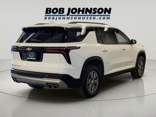 Summit White 2025 Chevrolet Traverse LT