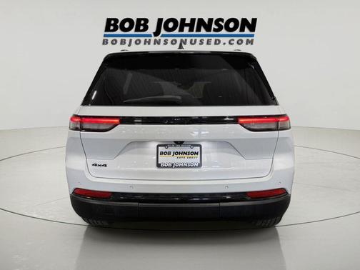 Bright White Clearcoat 2023 Jeep Grand Cherokee Altitude