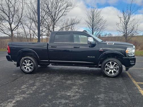 Diamond Black Crystal Pearlcoat 2024 RAM 2500 Longhorn
