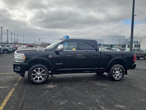 Diamond Black Crystal Pearlcoat 2024 RAM 2500 Longhorn