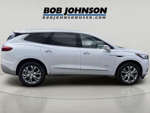 White Frost Tricoat 2018 Buick Enclave Avenir