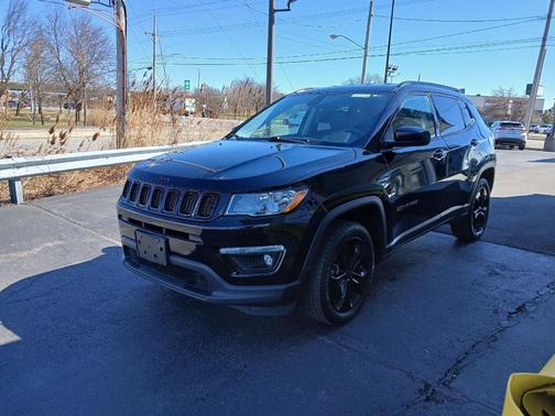 Diamond Black Crystal Pearlcoat 2018 Jeep Compass Latitude