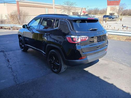 Diamond Black Crystal Pearlcoat 2018 Jeep Compass Latitude