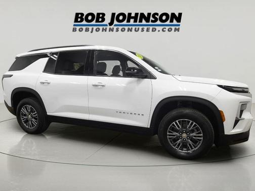 Summit White 2024 Chevrolet Traverse LT