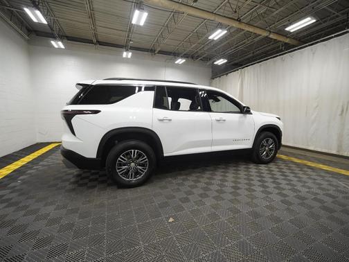 Summit White 2024 Chevrolet Traverse LT