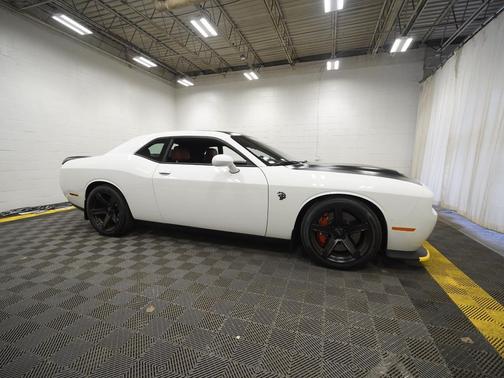 White Knuckle Clearcoat 2022 Dodge Challenger SRT Hellcat