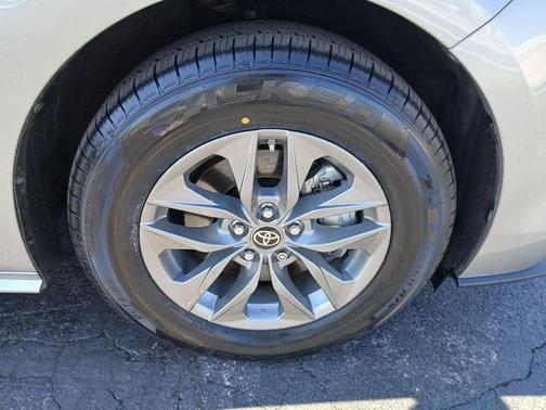 Celestial Silver Metallic 2024 Toyota Sienna LE