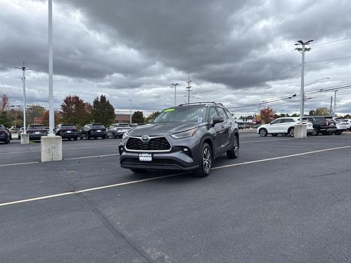 2023 Toyota Highlander Hybrid XLE