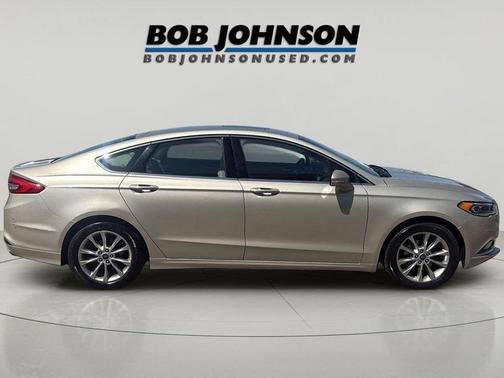 White Gold 2017 Ford Fusion SE
