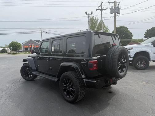 Black Clearcoat 2022 Jeep Wrangler Unlimited High Altitude 4x4