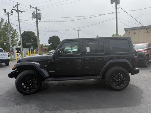 Black Clearcoat 2022 Jeep Wrangler Unlimited High Altitude 4x4