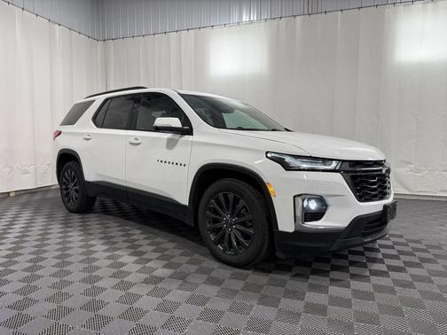 Summit White 2023 Chevrolet Traverse RS