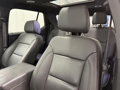 Summit White 2023 Chevrolet Traverse RS