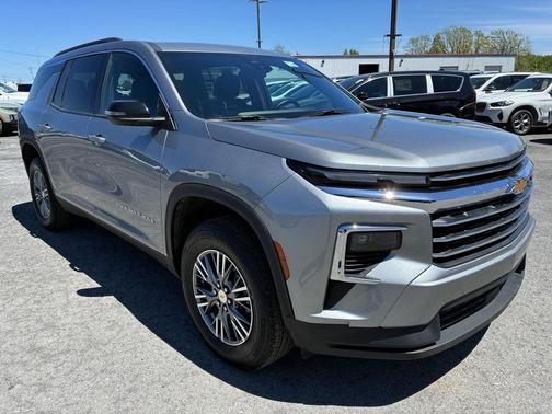 Sterling Grey Metallic 2025 Chevrolet Traverse LT