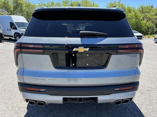 Sterling Grey Metallic 2025 Chevrolet Traverse LT