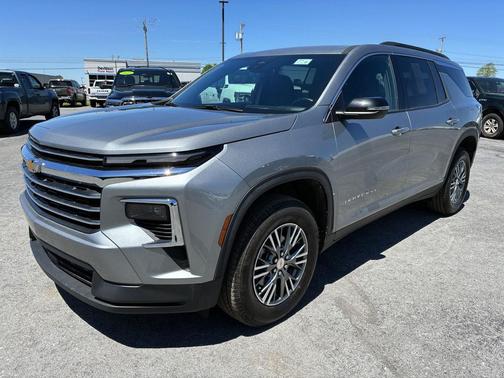 Sterling Grey Metallic 2025 Chevrolet Traverse LT
