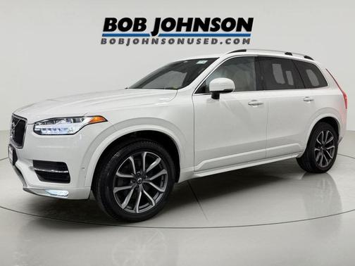 Crystal White Metallic 2018 Volvo XC90 T6 Momentum
