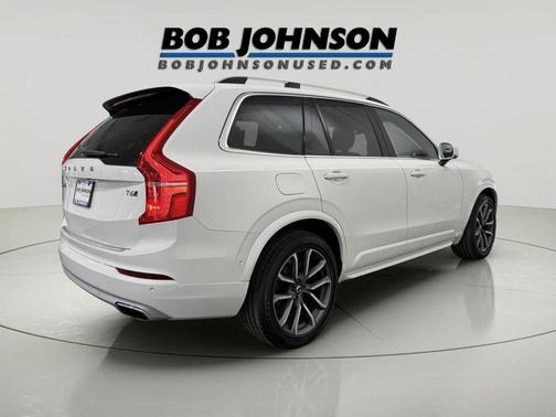 Crystal White Metallic 2018 Volvo XC90 T6 Momentum