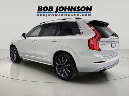 Crystal White Metallic 2018 Volvo XC90 T6 Momentum