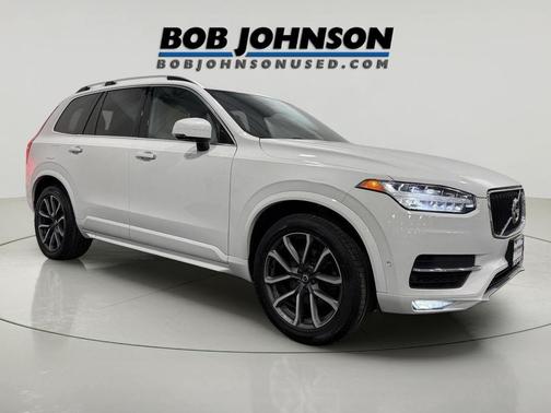 Crystal White Metallic 2018 Volvo XC90 T6 Momentum