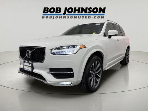 Crystal White Metallic 2018 Volvo XC90 T6 Momentum
