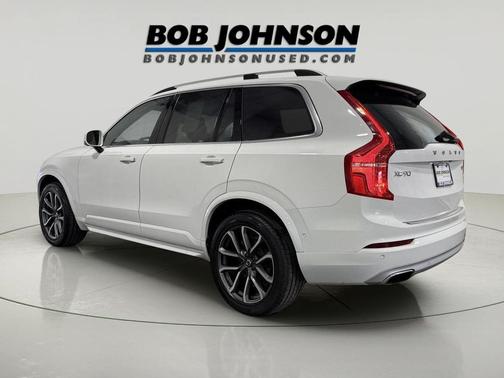 Crystal White Metallic 2018 Volvo XC90 T6 Momentum