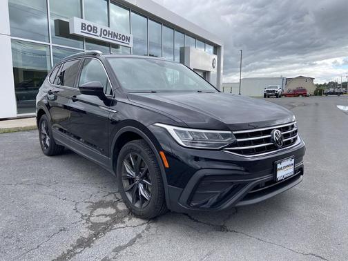 Deep Black Pearl 2022 Volkswagen Tiguan 2.0T SE 4MOTION