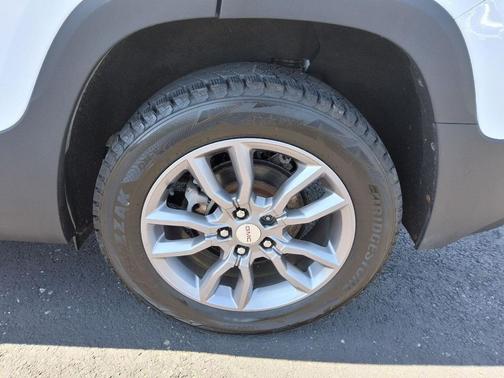 Summit White 2023 GMC Terrain SLT