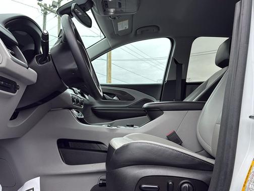 Summit White 2023 GMC Terrain SLT