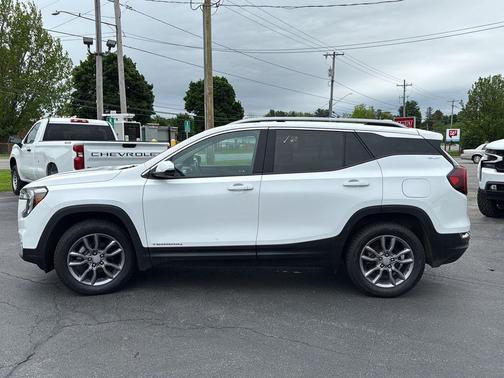 Summit White 2023 GMC Terrain SLT