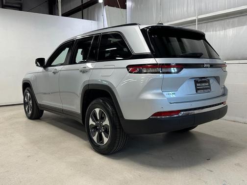 Silver Zynith 2024 Jeep Grand Cherokee 4xe Base