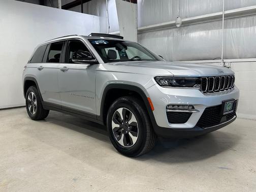 Silver Zynith 2024 Jeep Grand Cherokee 4xe Base
