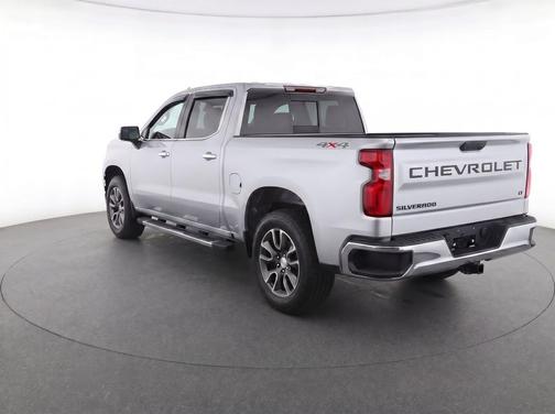 Silver Ice Metallic 2022 Chevrolet Silverado 1500 LT