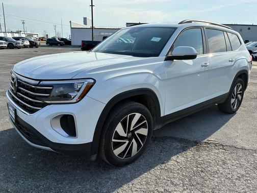 Silver Mist Metallic 2024 Volkswagen Atlas 2.0T SE w/Technology 4MOTION
