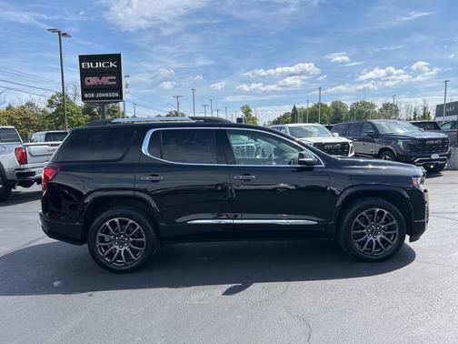 2023 GMC Acadia Denali