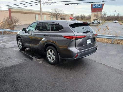 2021 Toyota Highlander LE