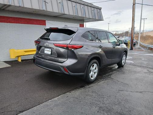 2021 Toyota Highlander LE