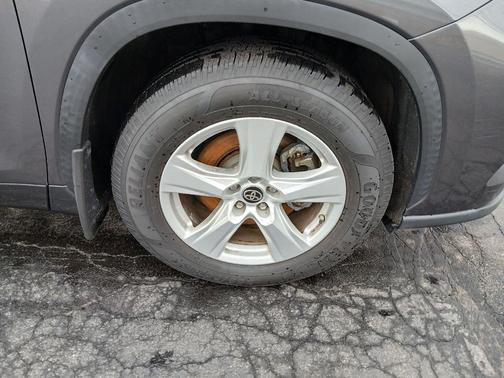 2021 Toyota Highlander LE