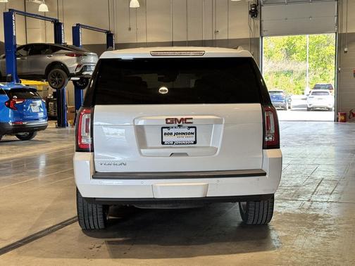 White Frost Tricoat 2018 GMC Yukon SLT Standard Edition