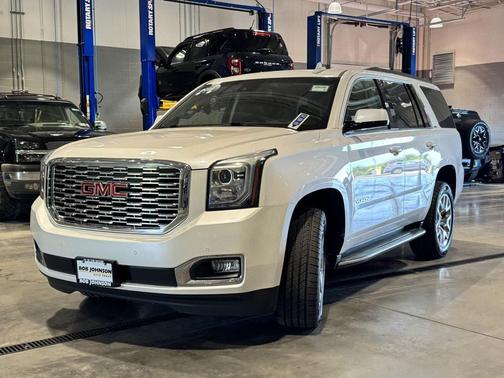 White Frost Tricoat 2018 GMC Yukon SLT Standard Edition