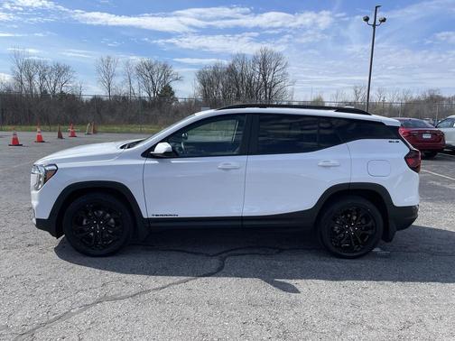 Summit White 2022 GMC Terrain SLE