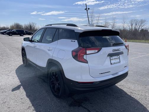 Summit White 2022 GMC Terrain SLE
