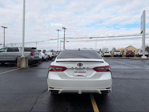 Wind Chill Pearl/Midnight Black Metallic 2021 Toyota Camry XSE